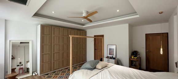 4 bedrooms Bungalow in Bangkok, Thailand No. 8409 3