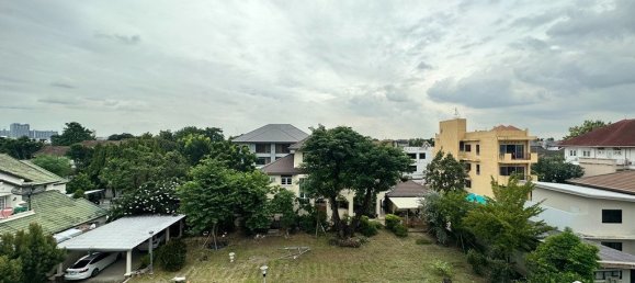 4 bedrooms Bungalow in Bangkok, Thailand No. 8409 14