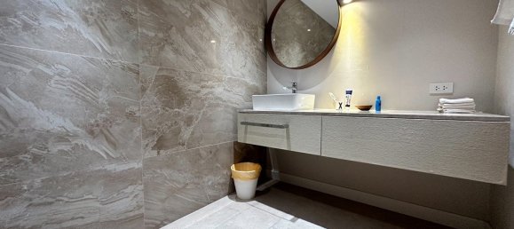 4 bedrooms Bungalow in Bangkok, Thailand No. 8409 11