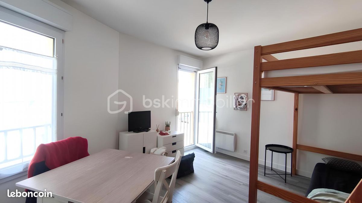 Studio in Nantes, France No. 342017