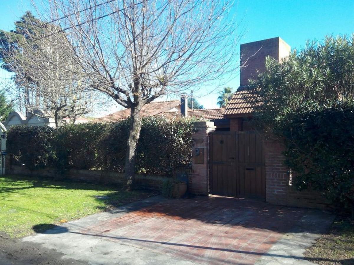 3 bedrooms House in Mar del Plata, Argentina No. 76178