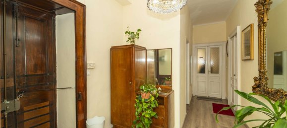 9 bedrooms Apartment in Turin, Italy No. 320478 8