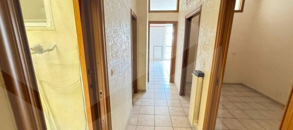 3-salle Appartement à Barletta, Italy No. 17229 14