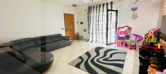 3 rooms Apartment in Capurso, Italy No. 34366 2