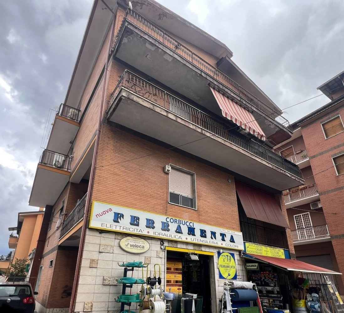 4 bedrooms Apartment in San Cesareo, Italy No. 358265