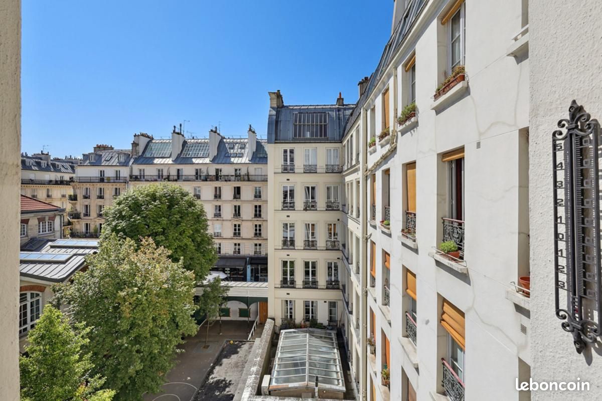 2 bedrooms Apartment in Paris, France No. 362726