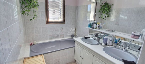 5 bedrooms House in Triel-sur-Seine, France No. 187804 10