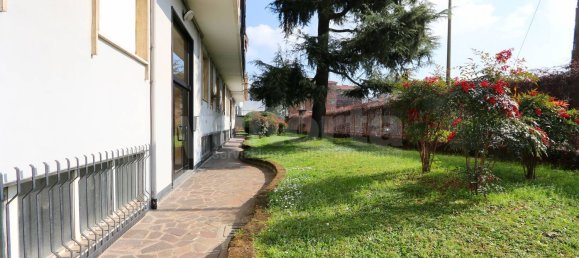 3 rooms Apartment in Monza, Italy No. 216843 2