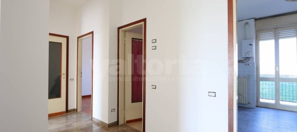 3 rooms Apartment in Monza, Italy No. 216843 10