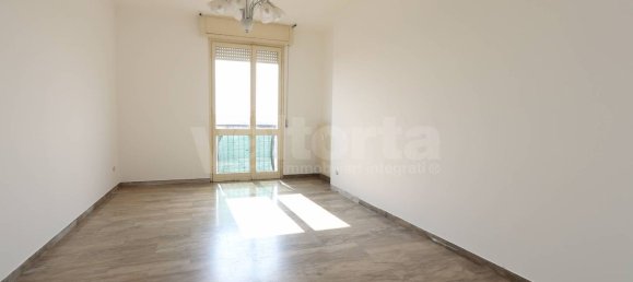 3 rooms Apartment in Monza, Italy No. 216843 4