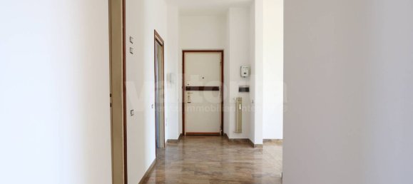 3 rooms Apartment in Monza, Italy No. 216843 8