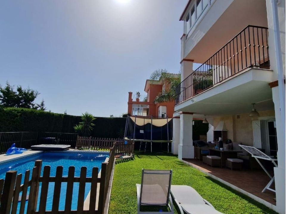 4 bedrooms Villa in Fuengirola, Spain No. 209725