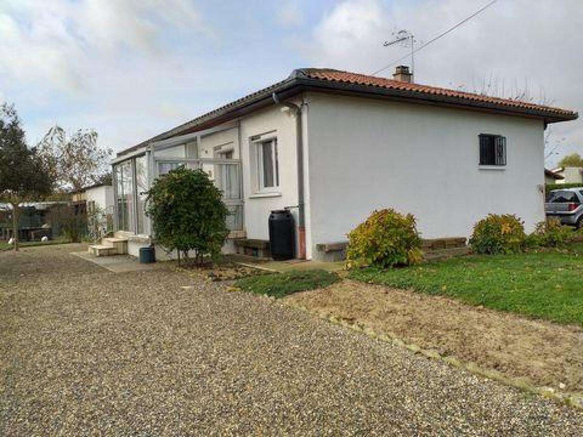 2 bedrooms House in Castelsarrasin, France No. 29977