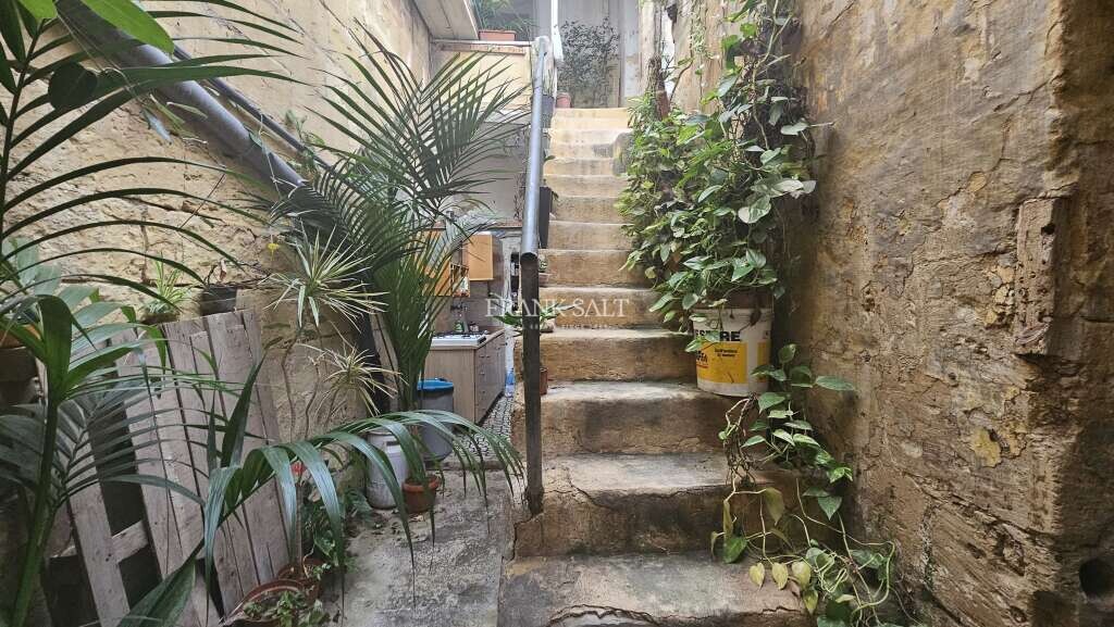 Casa de 2 dormitorios en Qormi, Malta No. 358