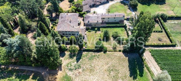 9 غرف نوم بناية في San Giustino, Italy رقم 109138 20