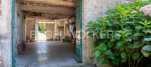 9 غرف نوم بناية في San Giustino, Italy رقم 109138 16