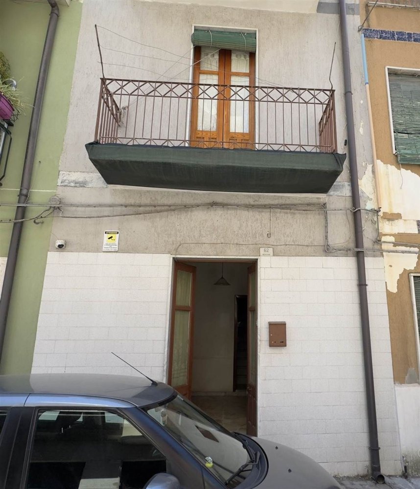 4 rooms House in Scordia, Italy No. 286404