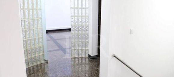 217m² Commercial property in Lisbon, Portugal No. 147319 3