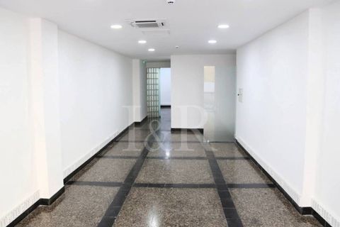 217m² Commercial property in Lisbon, Portugal No. 147319