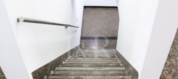 217m² Commercial property in Lisbon, Portugal No. 147319 7