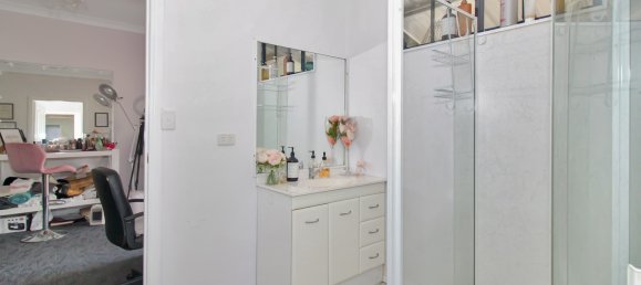  منزل في Ravensbourne, Australia رقم 846 9