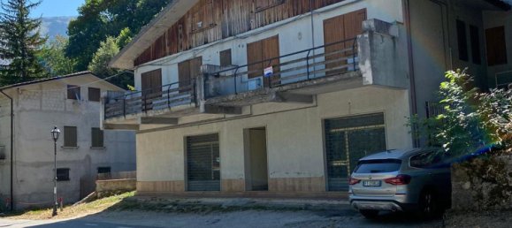 3 rooms Apartment in Sant'Eufemia a Maiella, Italy No. 206038 7