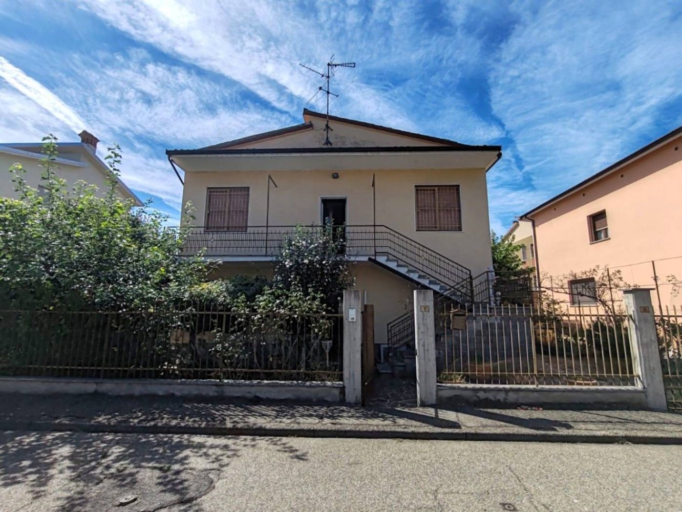 5 Schlafzimmer Villa in San Martino Siccomario, Italy, Nr. 294993