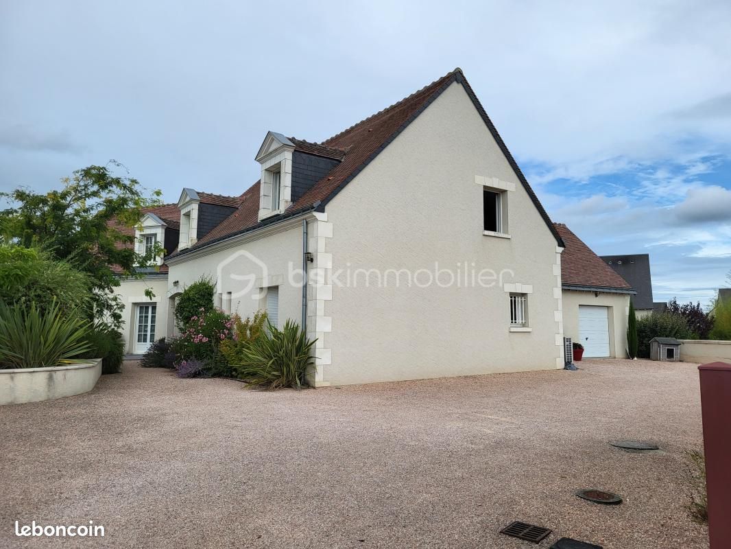 4 bedrooms House in Savonnieres, France No. 40020