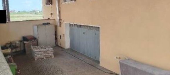 4 bedrooms Villa in Lendinara, Italy No. 380890 3