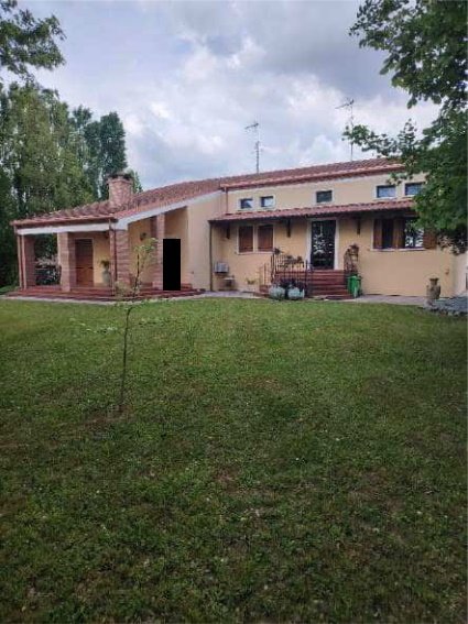 4 bedrooms Villa in Lendinara, Italy No. 380890