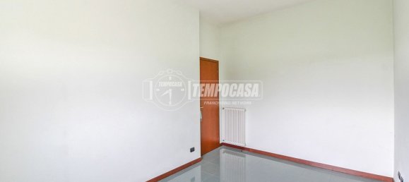 3 rooms Apartment in Tavernerio, Italy No. 209135 3