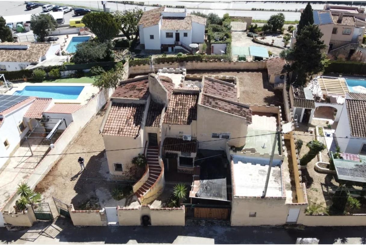 6 bedrooms Villa in Calpe, Spain No. 179809