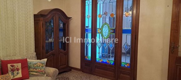 7 rooms Apartment in Savona, Italy No. 120901 9