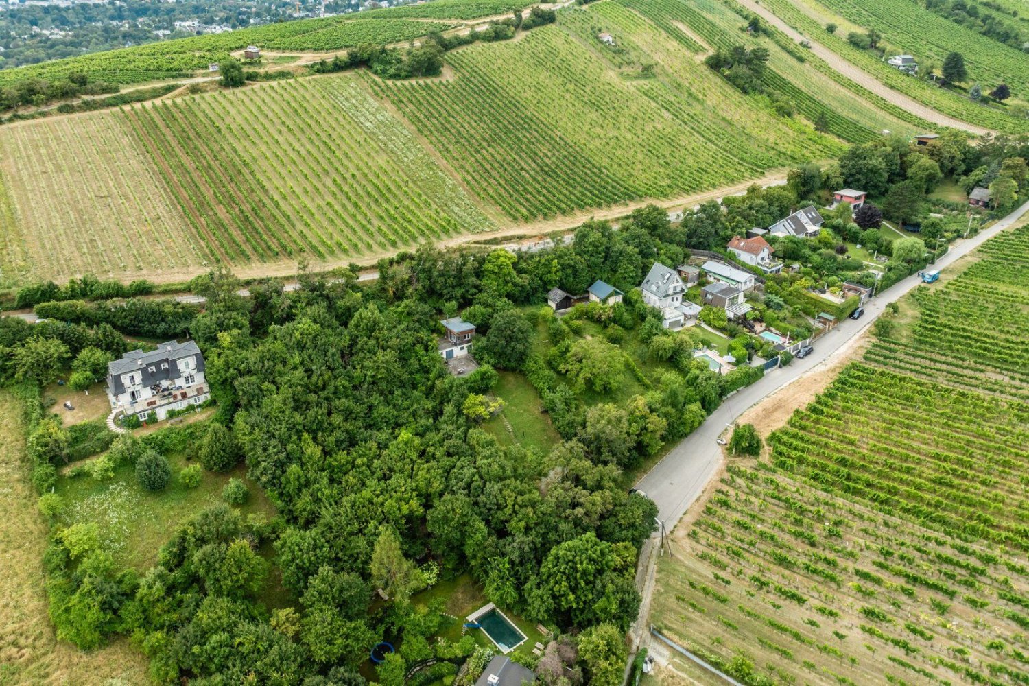  Land in Dobling, Austria No. 135905