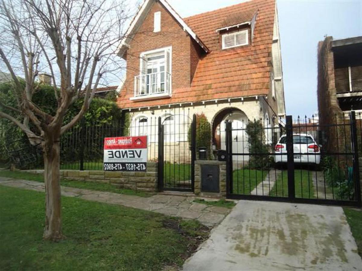 Casa de 3 dormitorios en Mar del Plata, Argentina No. 84578