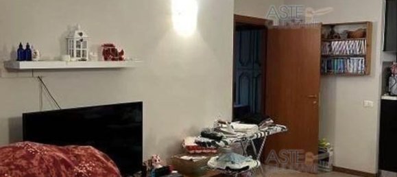 6 rooms Apartment in Pisa, Italy No. 37842 2