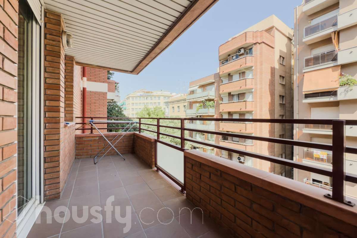 4 bedrooms Apartment in Eixample, Spain No. 154310