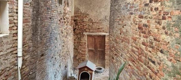 5 bedrooms Apartment in Penne, Italy No. 363578 2