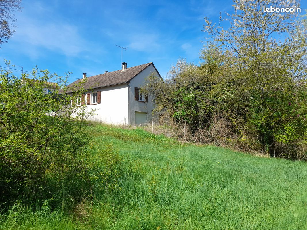 Casa de 3 dormitorios en Faverelles, France No. 101790