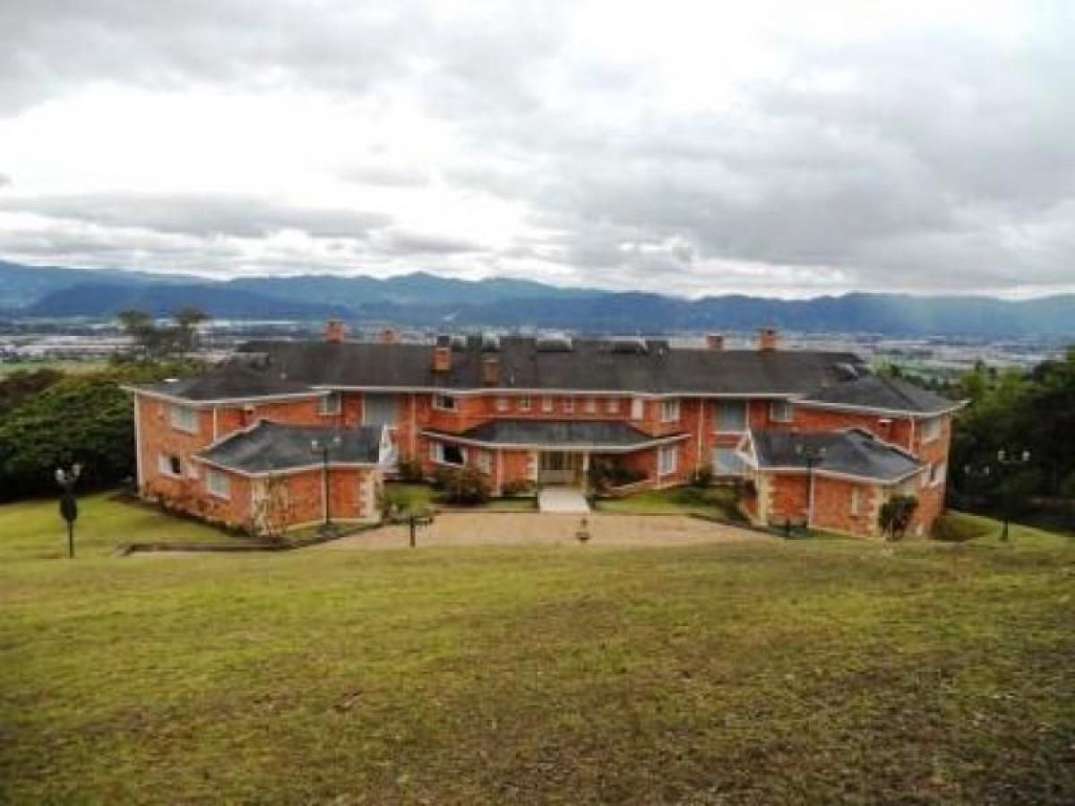 9 bedrooms House in Cundinamarca, Colombia No. 5824