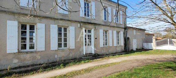 5 bedrooms House in Yves, France No. 103145 14