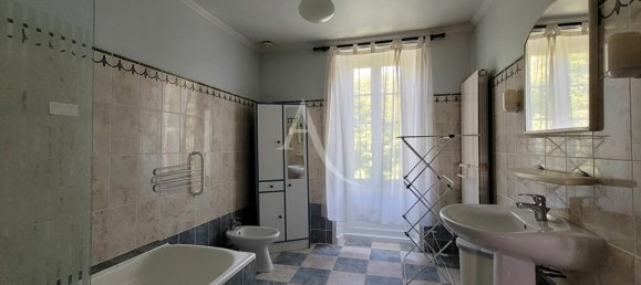 5 bedrooms House in Yves, France No. 103145 8