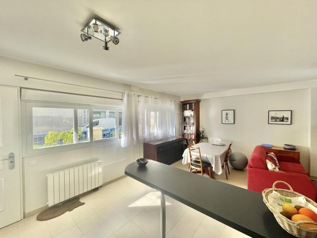 Apartamento de 2 dormitorios en Montreuil, France No. 173206