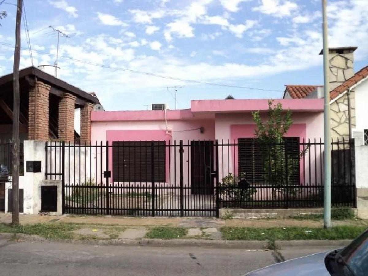 2 bedrooms House in Moron, Argentina No. 13369