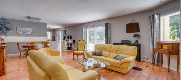 4 bedrooms House in Saint-Denis-de-Pile, France No. 302087 2