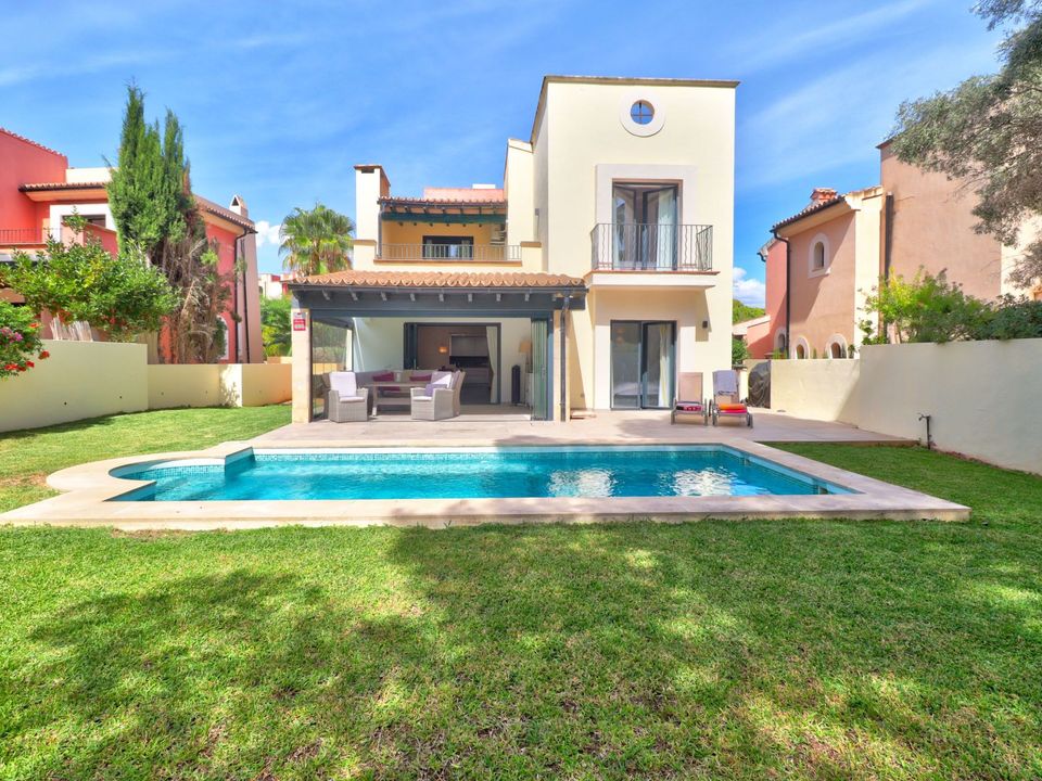 4 bedrooms Villa in Nova Santa Ponsa, Spain No. 271487
