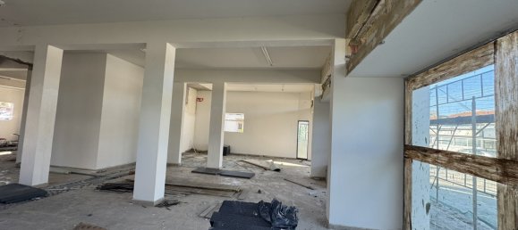 Офис с 9 комнатами в Ларнака, Кипр № 36020 3