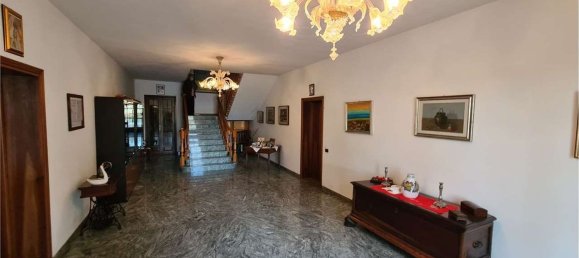 Casa de 22 divisões em Modena, Italy N.º 146910 17