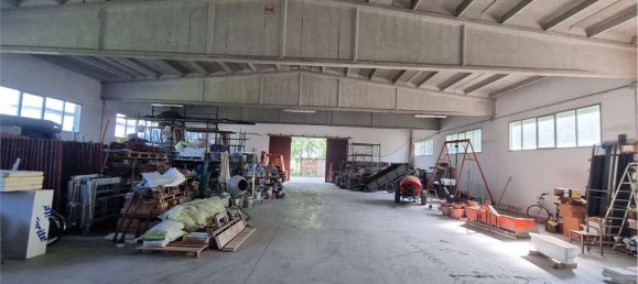 Casa de 22 divisões em Modena, Italy N.º 146910 26