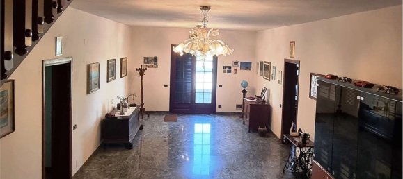 Casa de 22 divisões em Modena, Italy N.º 146910 20